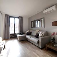 Three-Bedroom Apartment - Ronda Universitat 13