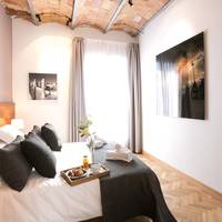 Four-Bedroom Apartment Comfort II - Ronda Universitat 15