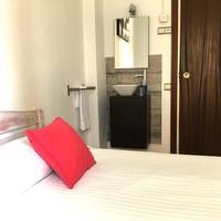 Single Room with Shared Bathroom