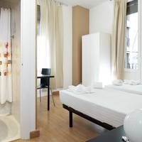 Twin Room with Shared Bathroom and Private Shower