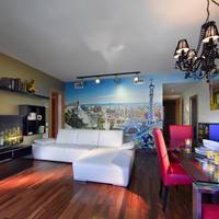 Deluxe Three-Bedroom Apartment