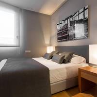 Three-Bedroom Apartment with Private Terrace - Rambla Catalunya