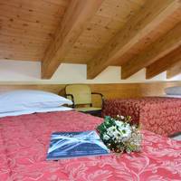Comfort One-Bedroom Apartment (5 Adults)