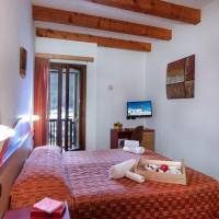 Double or Twin Room with Mountain View