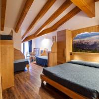 Family Room (2 Adults + 2 Children)