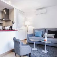 Two-Bedroom Penthouse Apartment- Calle Paris 204 Atico