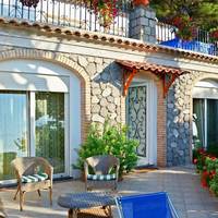 One-Bedroom Apartment with Terrace and Sea View (5 Adults)