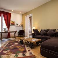 Deluxe Three-Bedroom Apartment