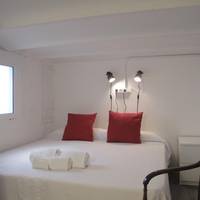 Six-Bedroom Apartment 3° 2ª