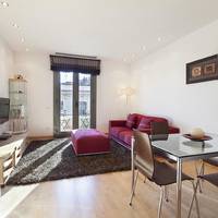 Three-Bedroom Apartment with Balcony- Carrer d'Ali Bei 