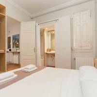 Three-Bedroom Apartment B - Aragó 423 