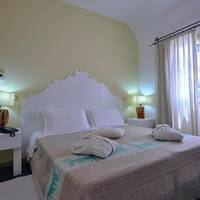 Deluxe Suite with Balcony