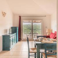 Two-Bedroom Apartment with Sea View (6 Adults)