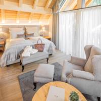 Suite with Hot Tub
