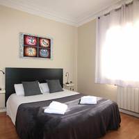 Three-Bedroom Apartment (5 Adults) - Calle Felip II 128