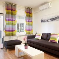 Two-Bedroom Apartment with Balcony - Calle Tamarit 83