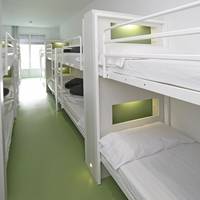 Bed in 14-Bed Dormitory Room with Bathroom 