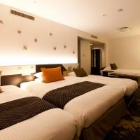 Premier Twin Room with 2 Extra Beds - Non-Smoking