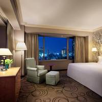 Cornersuite 1-King Bed, Larger Guest room, 1 King, City view