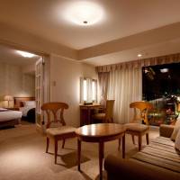 Junior Twin Suite with Swimming Pool & Fitness Center Access - Non-Smoking (10th Floor)