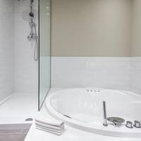 Suite with Spa Bath
