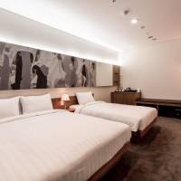 Premier Queen Room