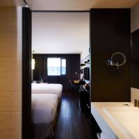 Corner Deluxe Double Room