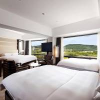 Family Suite with Mountain View