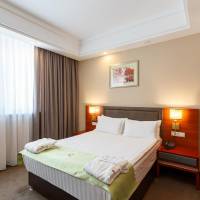 One-Bedroom Apartment with Double bed and Living room