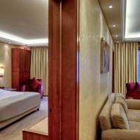 Suite with Lounge Access