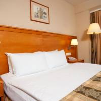 One Queen Bed Standard Nonsmoking