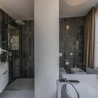 Deluxe Suite with Spa Access - Building Design