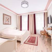 Family Room (2 Adults + 1 Child)