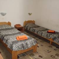Economy Family Room (5 Adults)