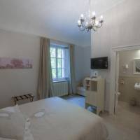 Deluxe Room (2 Adults + 1 Child)