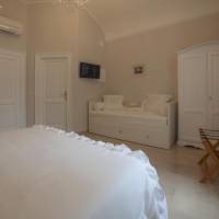 Deluxe Double Room (2 Adults + 2 Children)