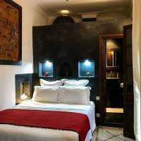 Carbone Double Room with Private Bathroom