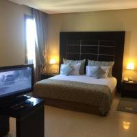Family Room (2 Adults + 2 Children)