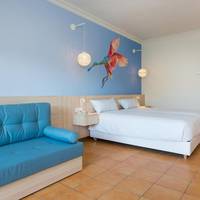Family Room (2 Adults + 2 Children)