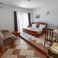 Two-Bedroom Apartment (5 Adults)