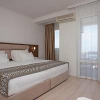 Family Two-Bedroom Apartment with Sea View 