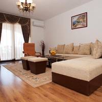 Deluxe Three-Bedroom Apartment