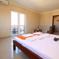 One-Bedroom Apartment with Balcony and Sea View (4 Adults) 