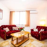 Two-Bedroom Apartment (6 Adults)
