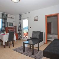 One-Bedroom Apartment with Terrace (5 Adults)