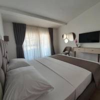 Deluxe Double Room with Balcony and Sea View