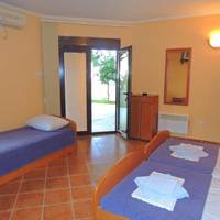 Studio (3 Adults)