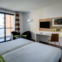 Deluxe Double or Twin Room with Partial Sea View