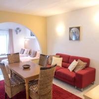 One-Bedroom Apartment with Balcony