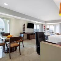 King Suite with Balcony - Non-Smoking